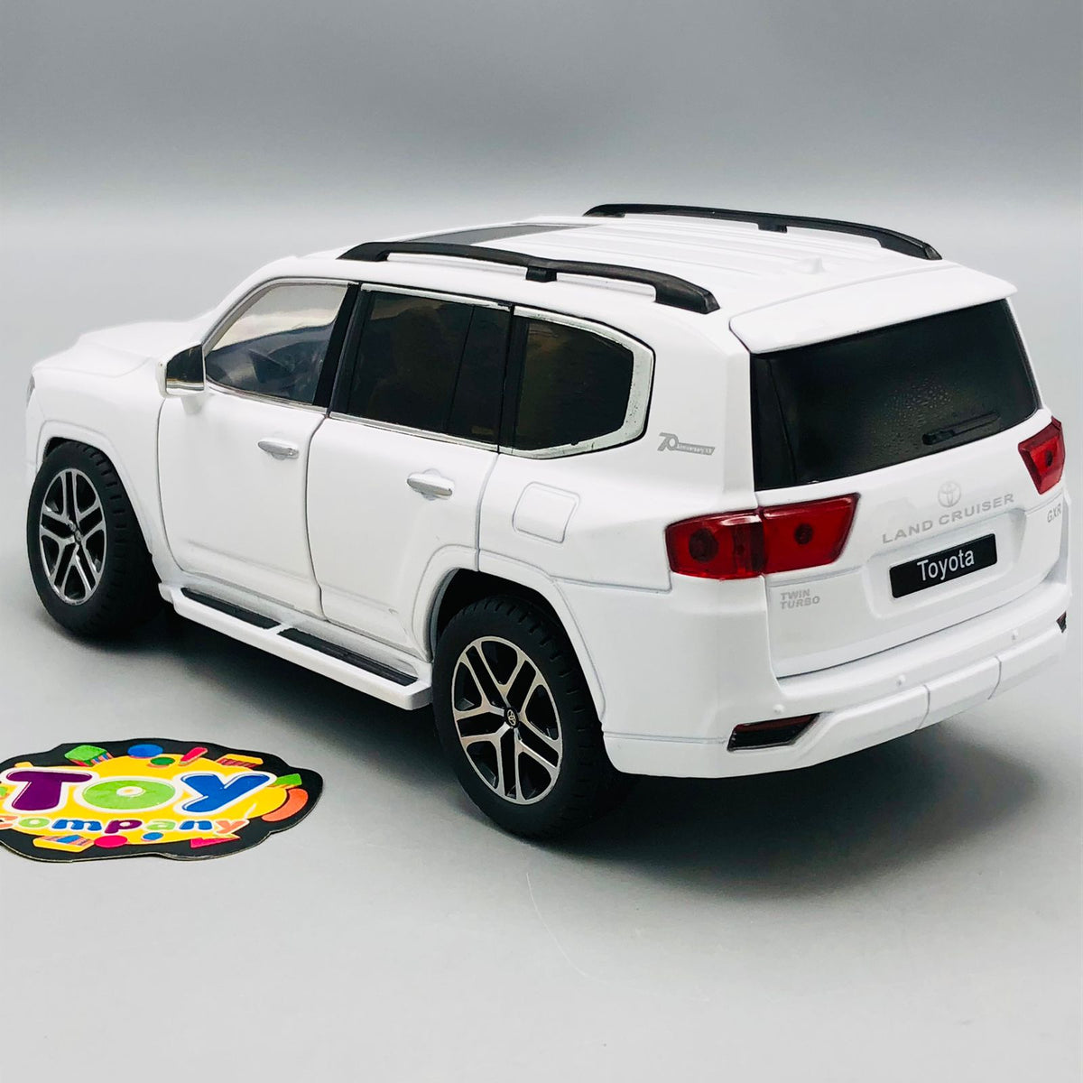 1:24 Diecast Toyota Land Cruiser SUV Model With Key - Minor Fault