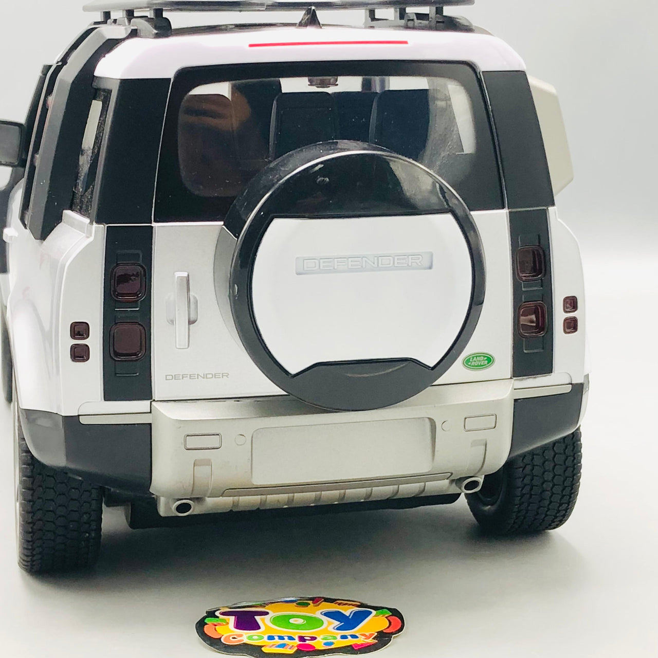 2.4GHz 1:12 RC Land Rover Defender 90 Model