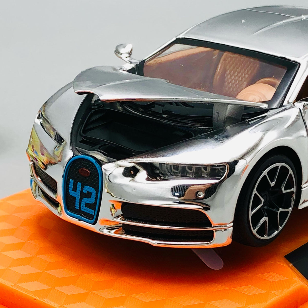 1:32 Diecast Bugatti Chiron With Acrylic Display Box - Glossy Silver