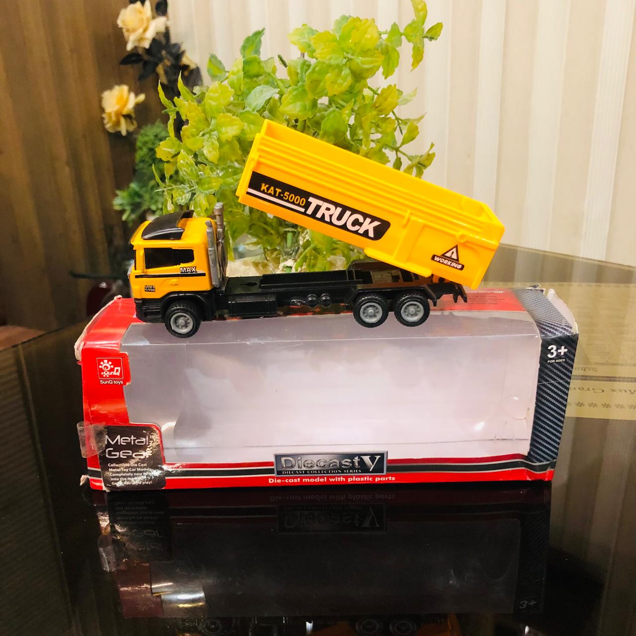 1pc Diecast  Model With Plastic Body