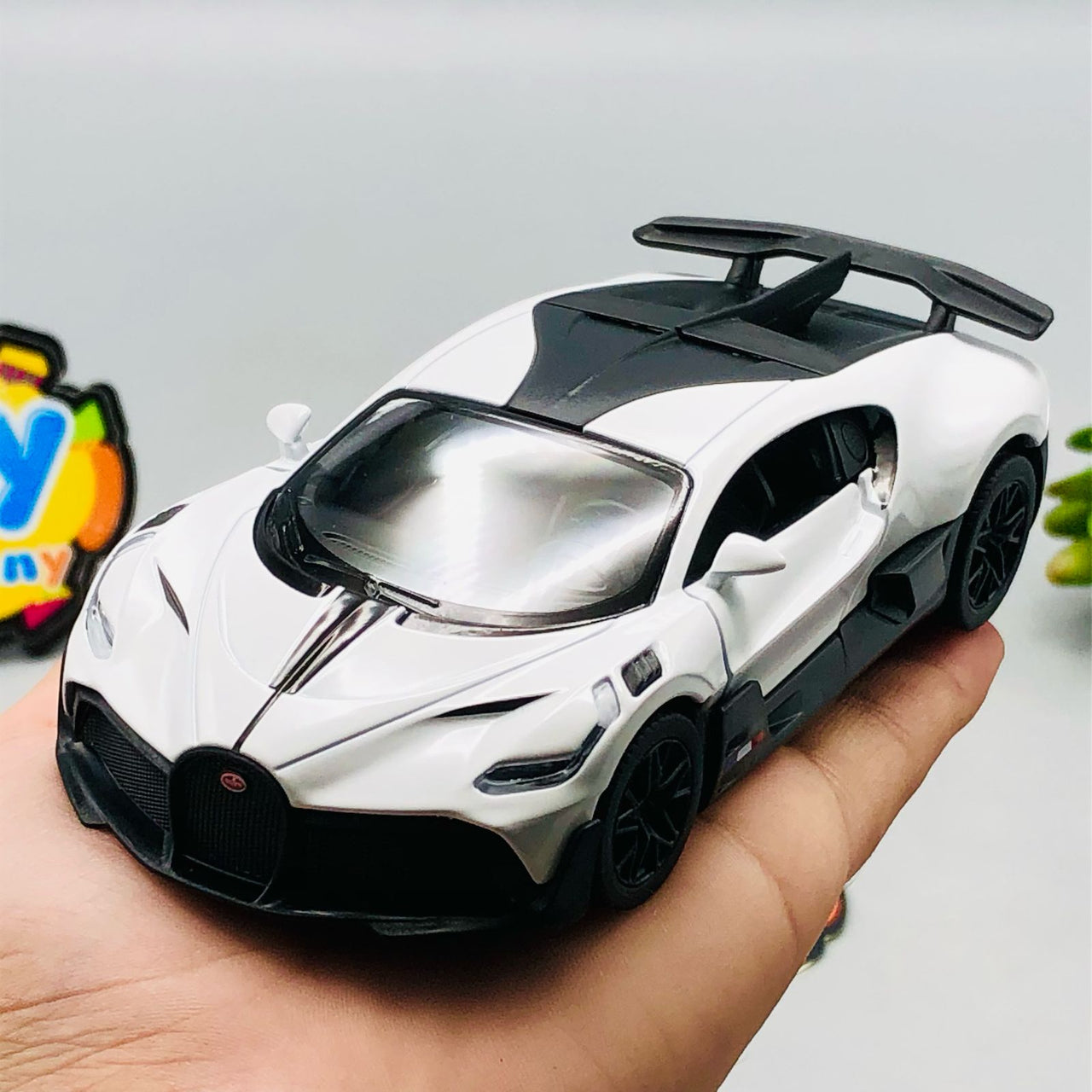1:36 Kinsmart Bugatti Divo Model