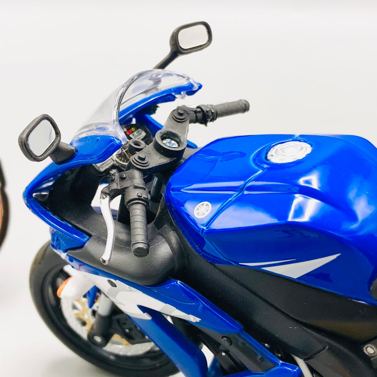 Maisto Diecast 1:12 Yamaha YZF-R1 Model Bike - Without Box