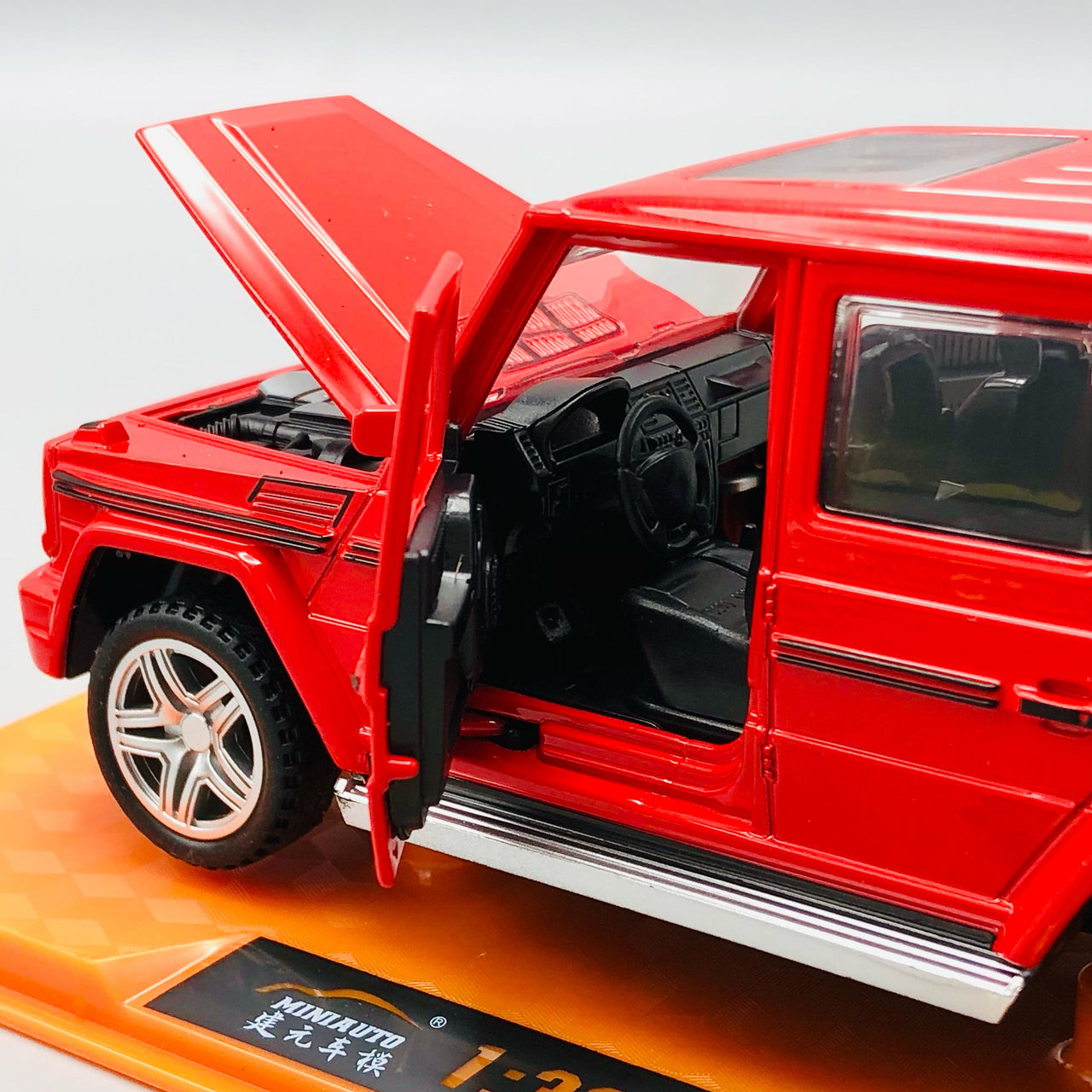 1:32 Diecast AMG G65 With Acrylic Display Box - Red