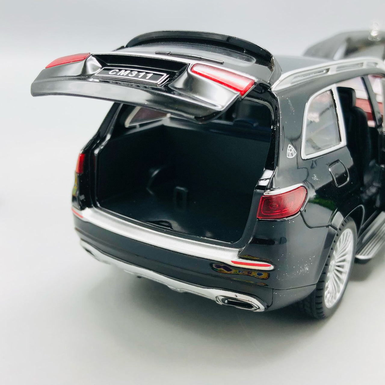1:24 Diecast Mercedes Maybach GLS 600 - Minor Fault