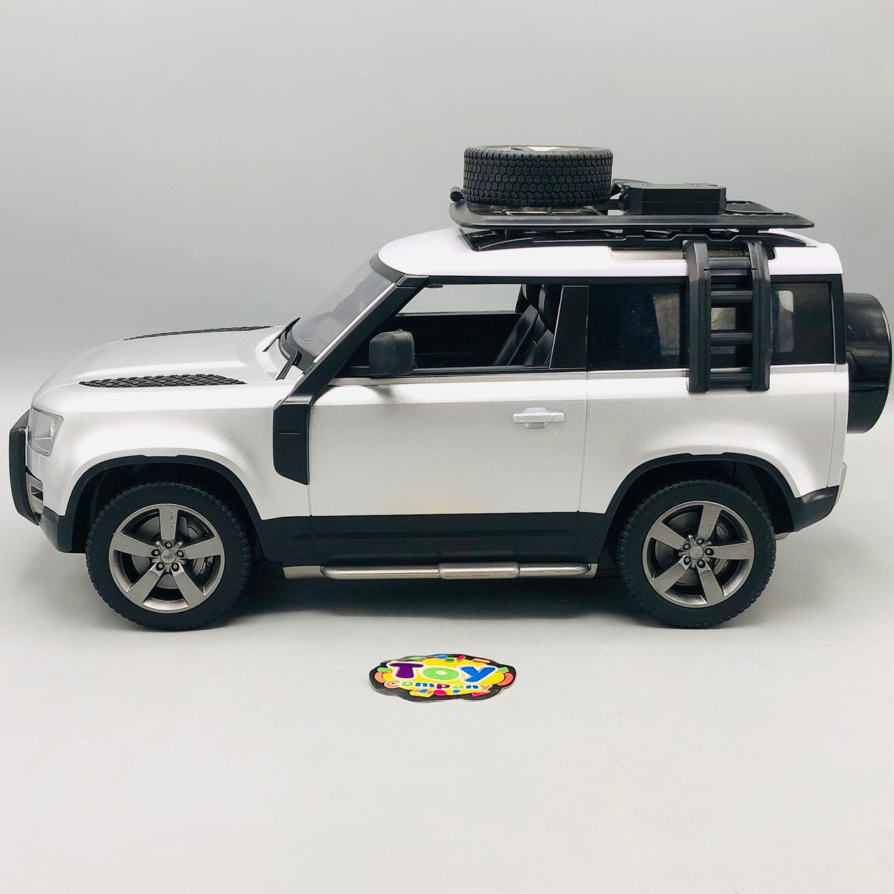 2.4GHz 1:12 RC Land Rover Defender 90 Model