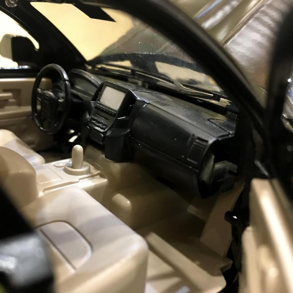 1:24 Scale Die-Cast V8 Land Cruiser - Facelift
