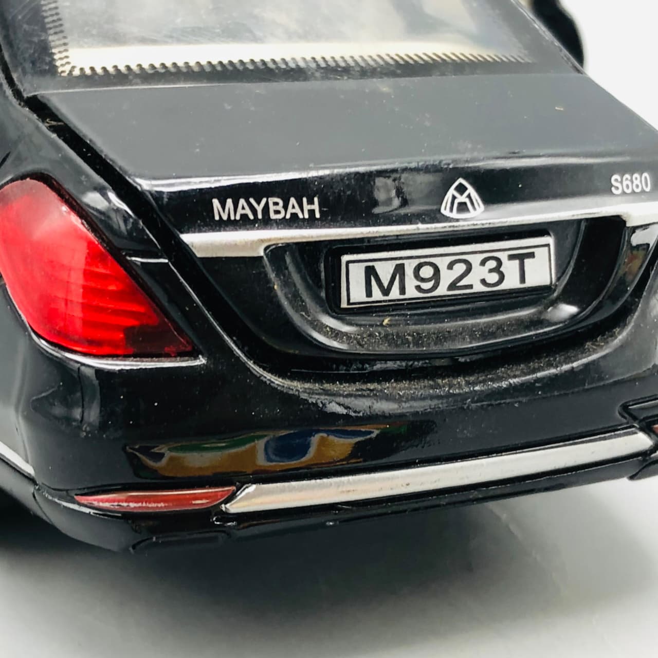 1:24 Diecast Mercedes Limousine Model Car Black - Minor Fault