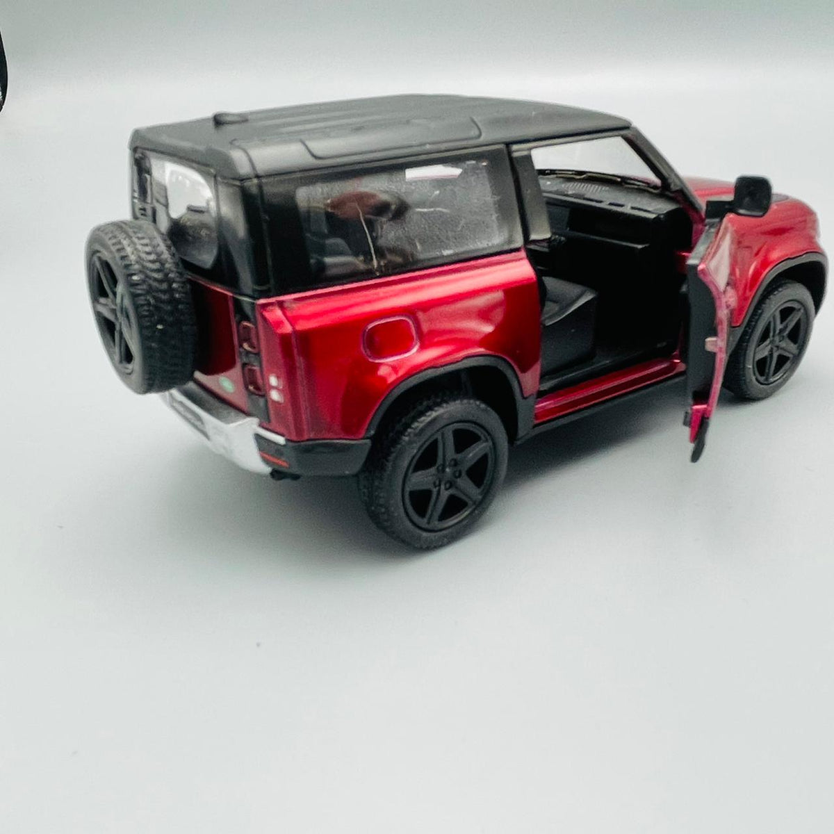 Kinsmart Metal Body Land Rover Defender 90
