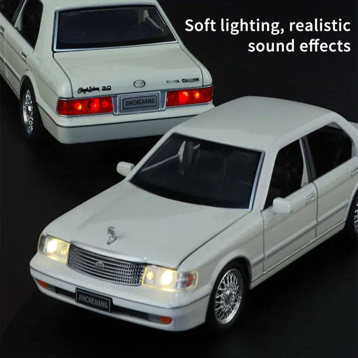 1:32 Diecast Toyota Crown Car Model