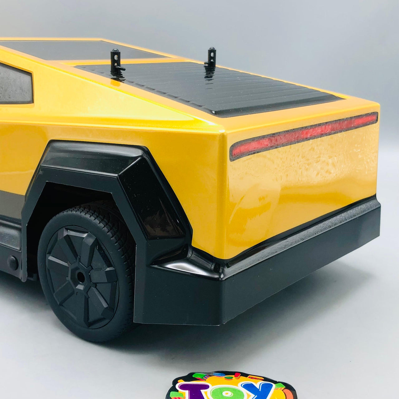 1:10 RC 2.4GHz Tesla Cyber-Truck Model