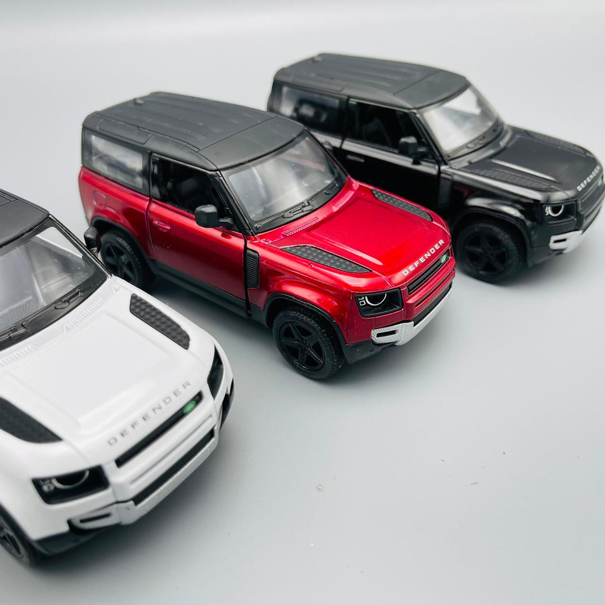 Kinsmart Metal Body Land Rover Defender 90