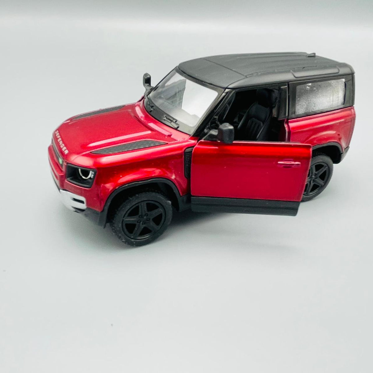 Kinsmart Metal Body Land Rover Defender 90