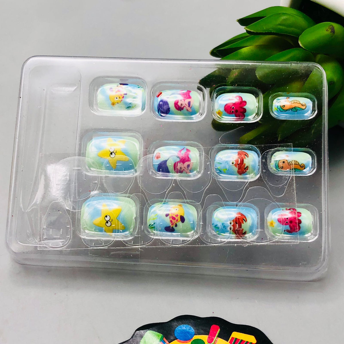 40Pcs Realistic Unicorn Cosmetic Suitcase
