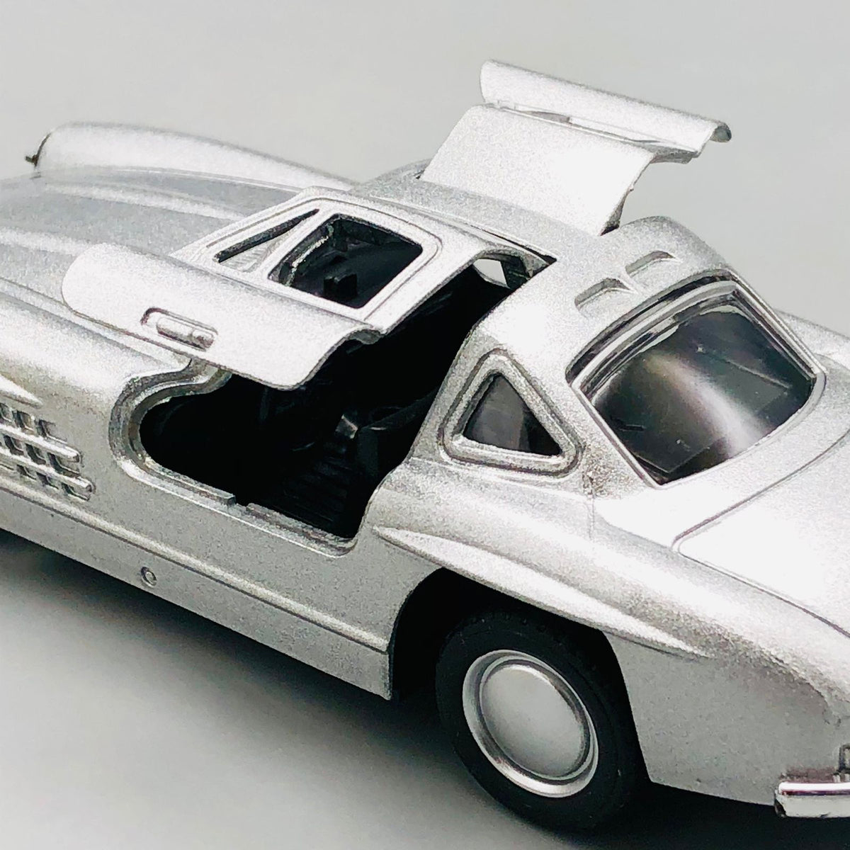 1:32 Diecast Mercedes Benz Luxury Model Car