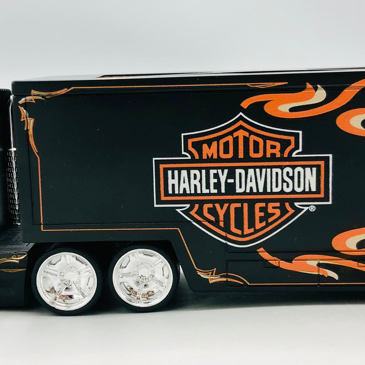Maisto 1:64 Harley Davidson Long Hauler - Black
