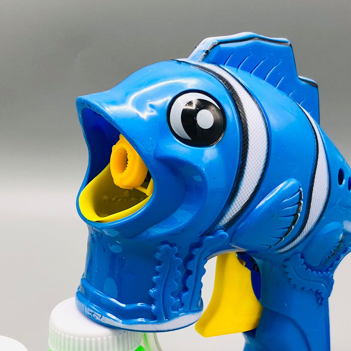 Clown Fish Bubble Gun With Flashing Lights
