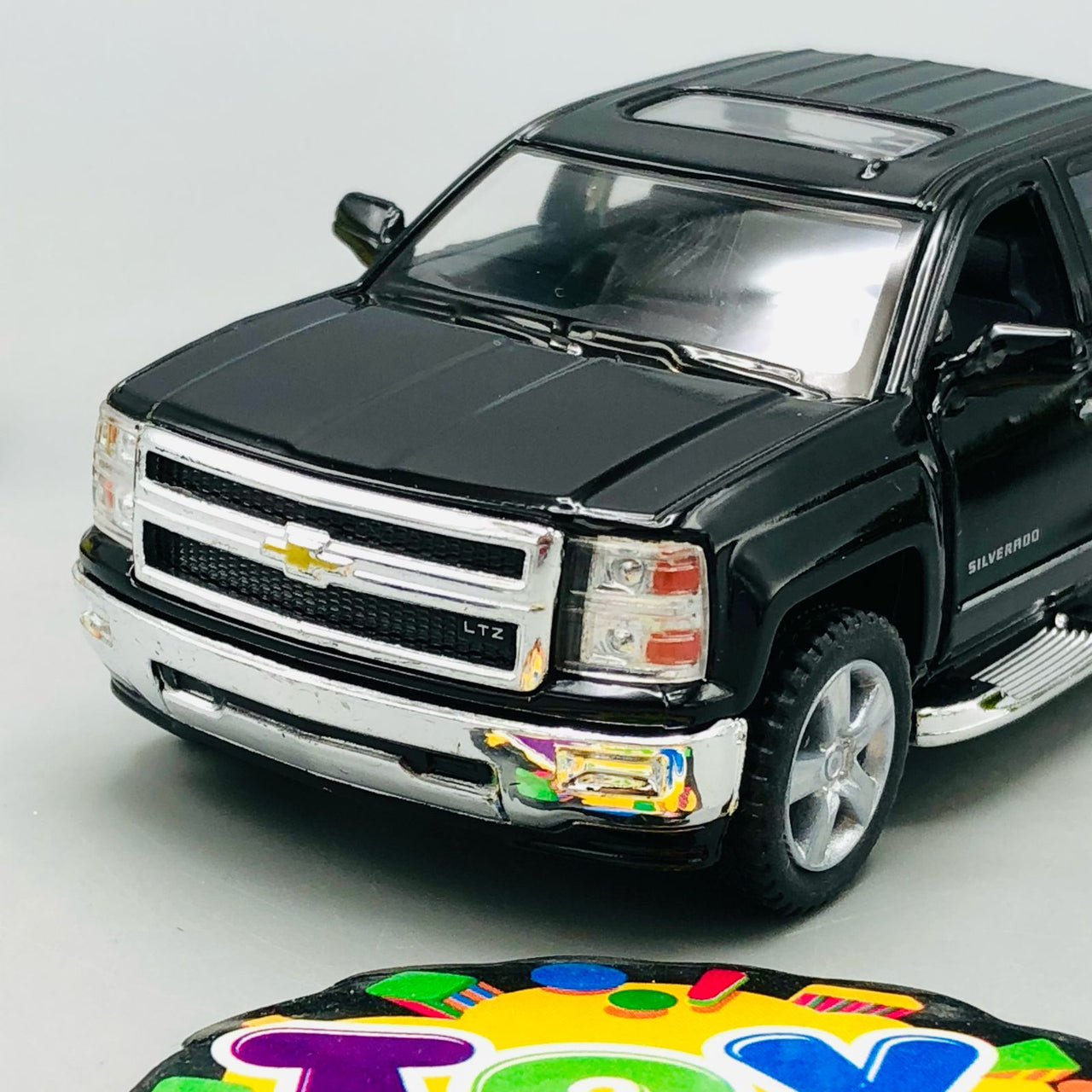 1:46 Kinsmart 2014 Chevrolet Silverado Model