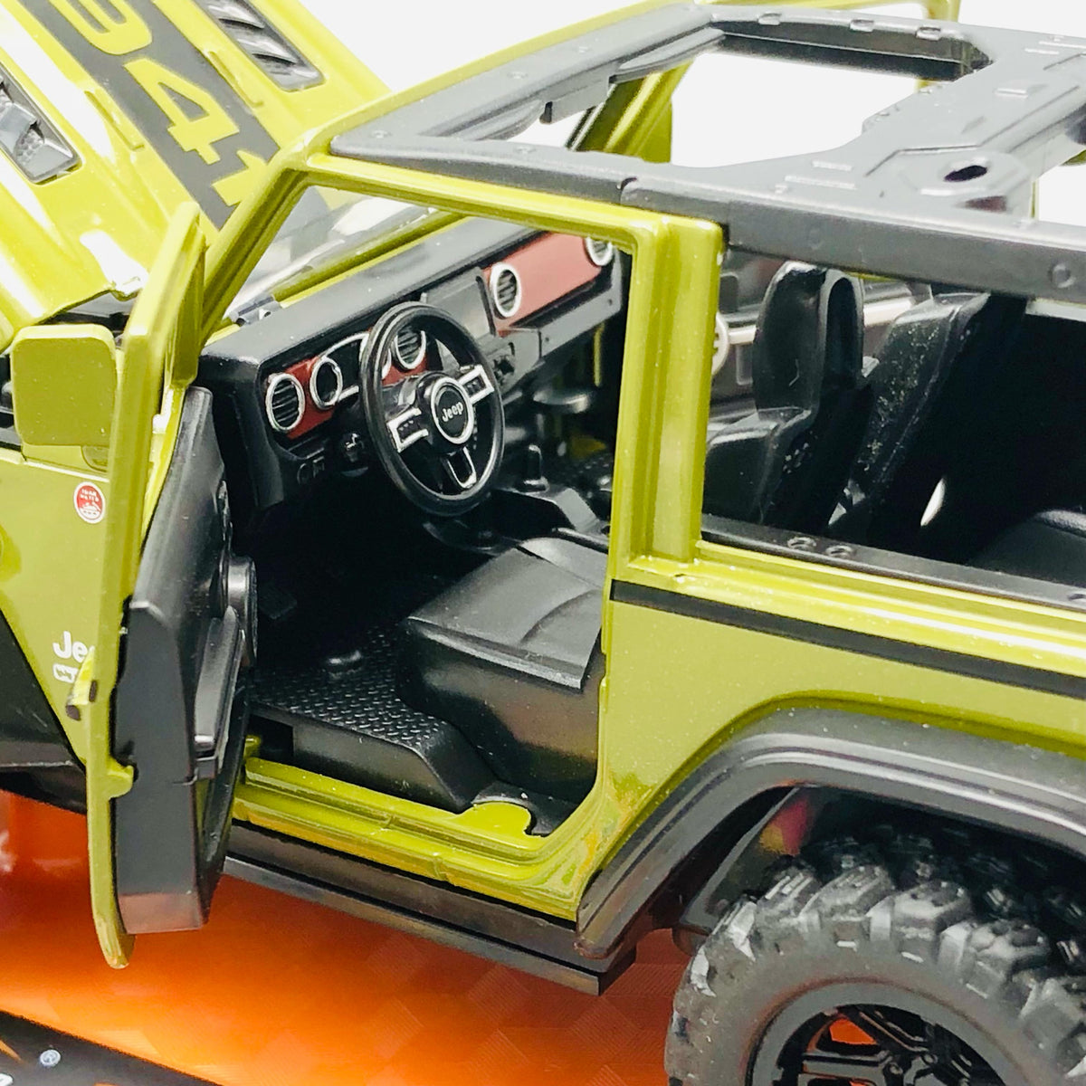 1:32 Diecast Rubicon Jeep With Acrylic Display Box - Green