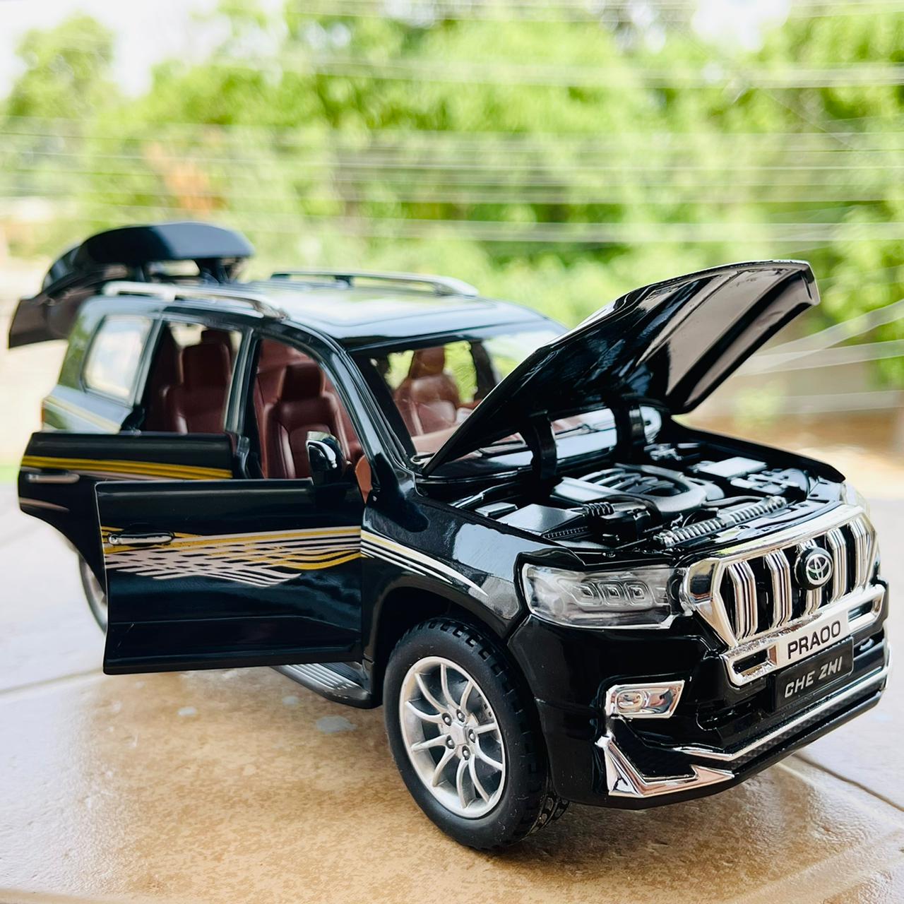 Diecast 1:24 Scale Land Cruiser Prado TX