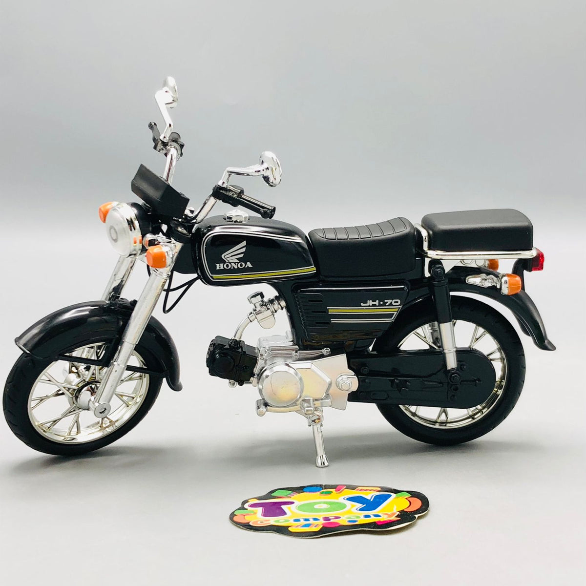 1:12 Classic Diecast Honda 70 Model Bike - Minor Fault