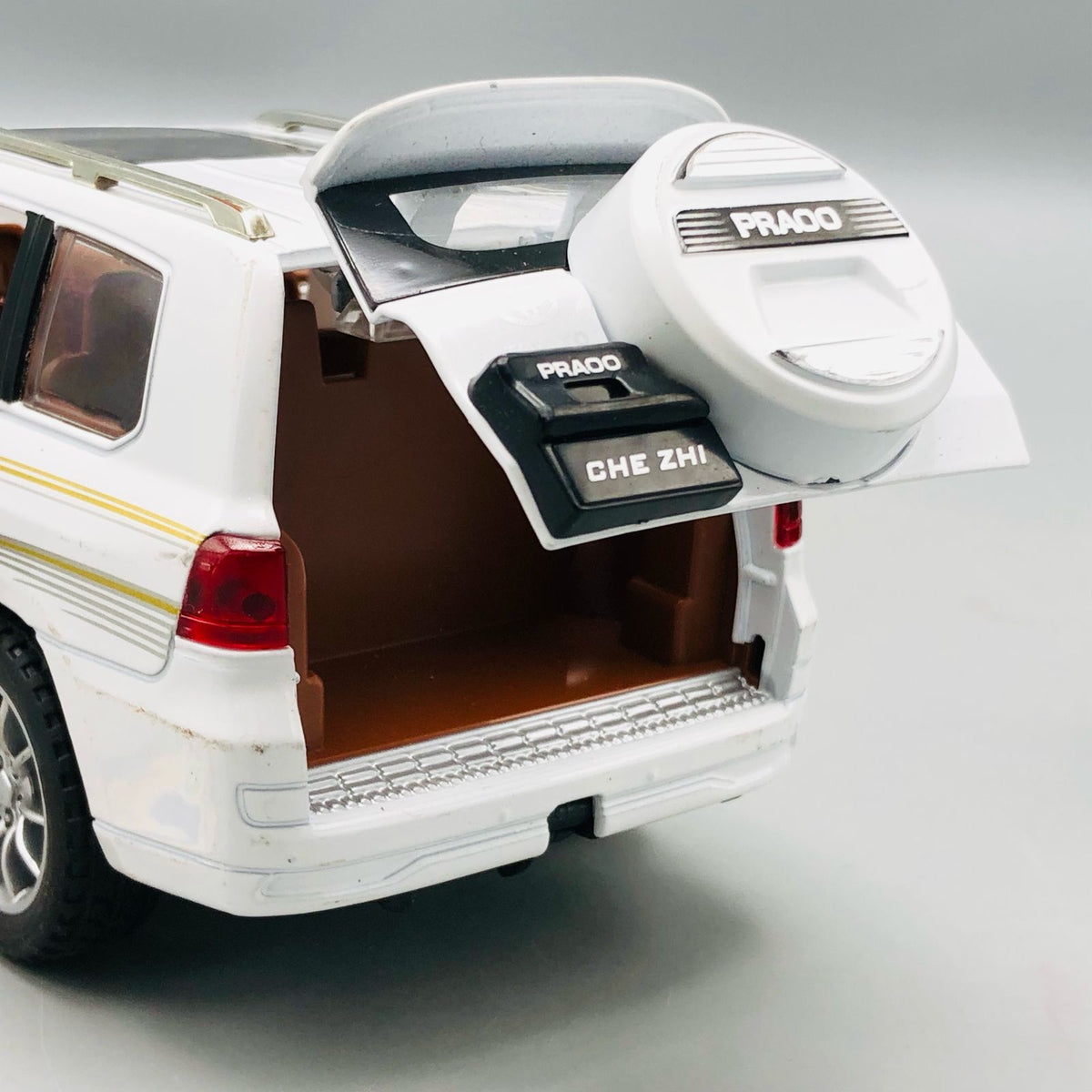 Diecast 1:24 Land Cruiser Prado Without Box - Minor Fault
