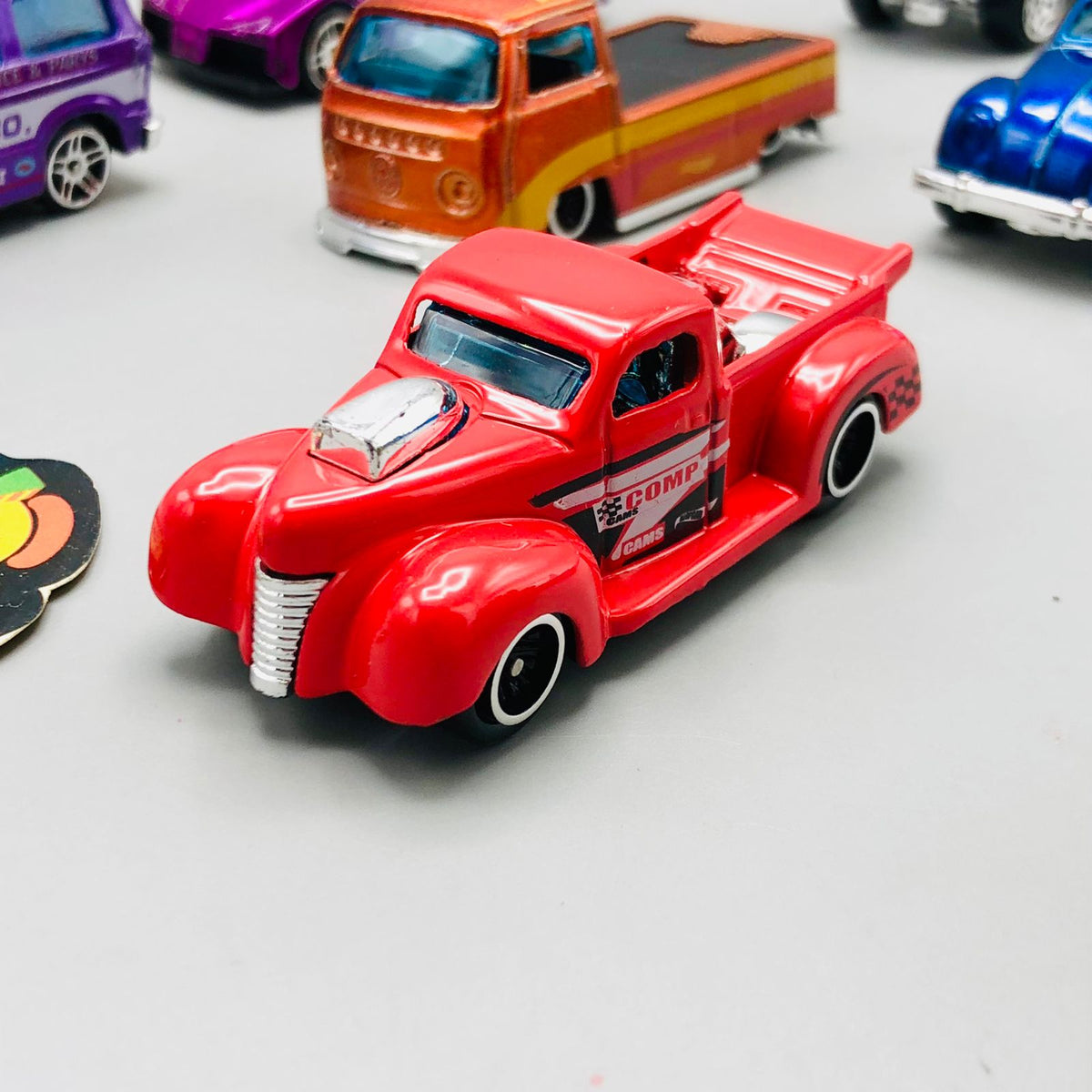 Hot Wheel Diecast Set of 6 Cars with Display Racks - Minor Fault