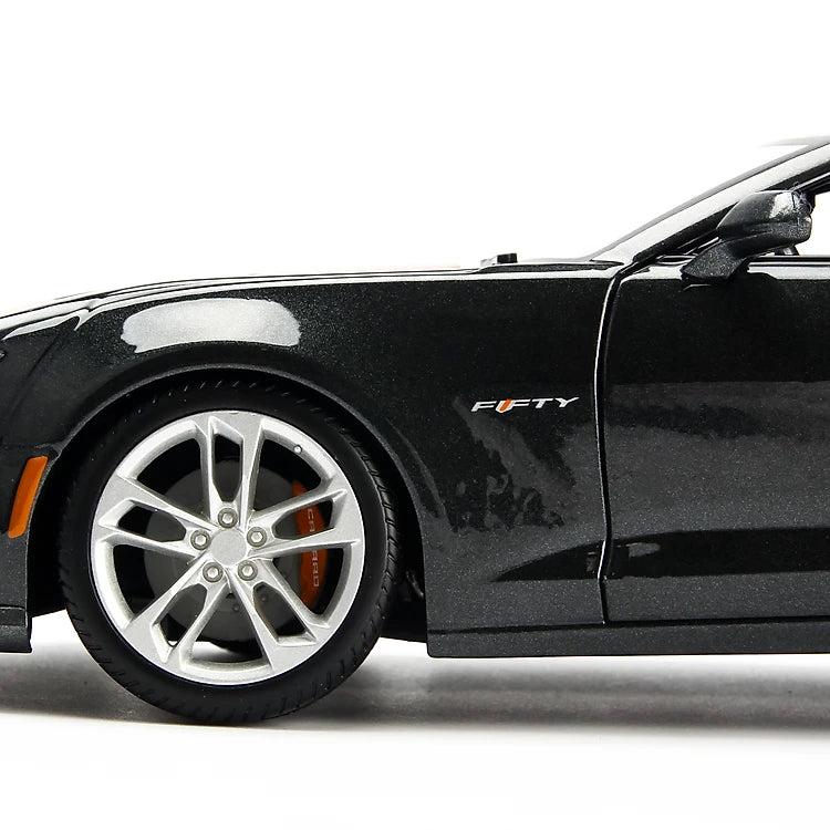 Maisto 1:18 Diecast Chevrolet Camaro 50th Anniversary 2017