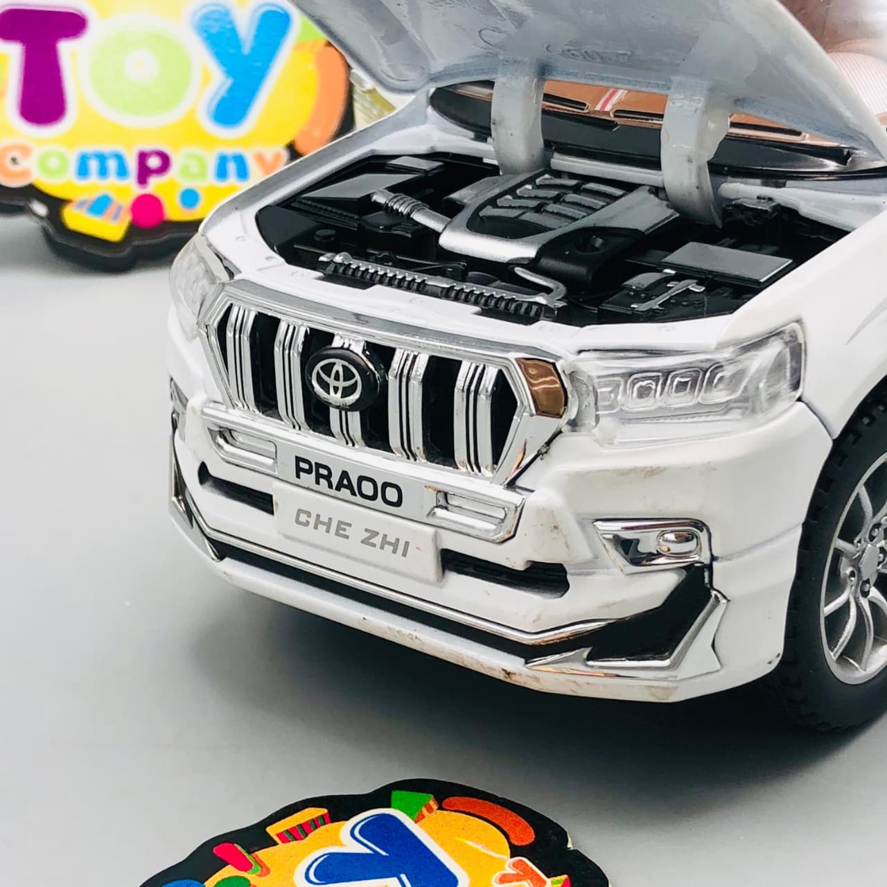 1:24 Diecast Land Cruiser Prado Model Car - Minor Fault