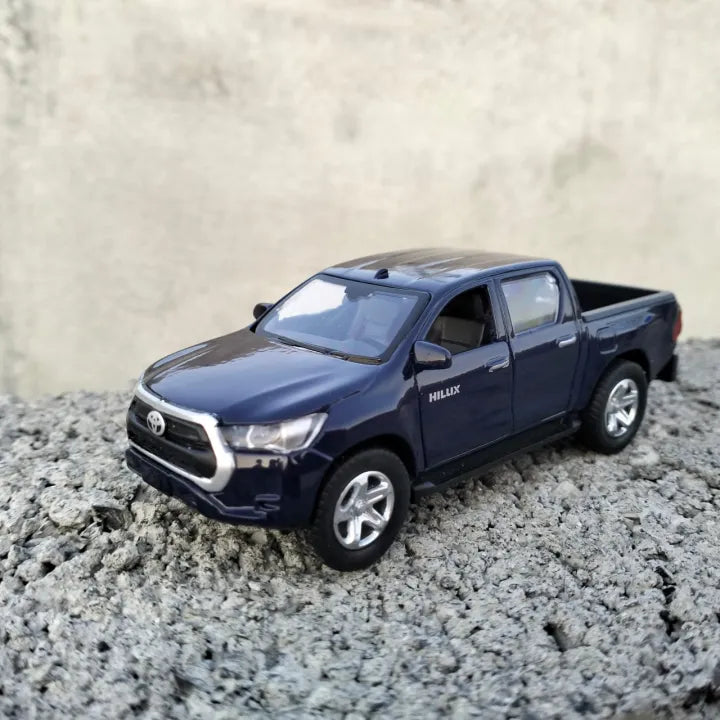 1:32 Diecast Toyota Hilux Revo/Rocco