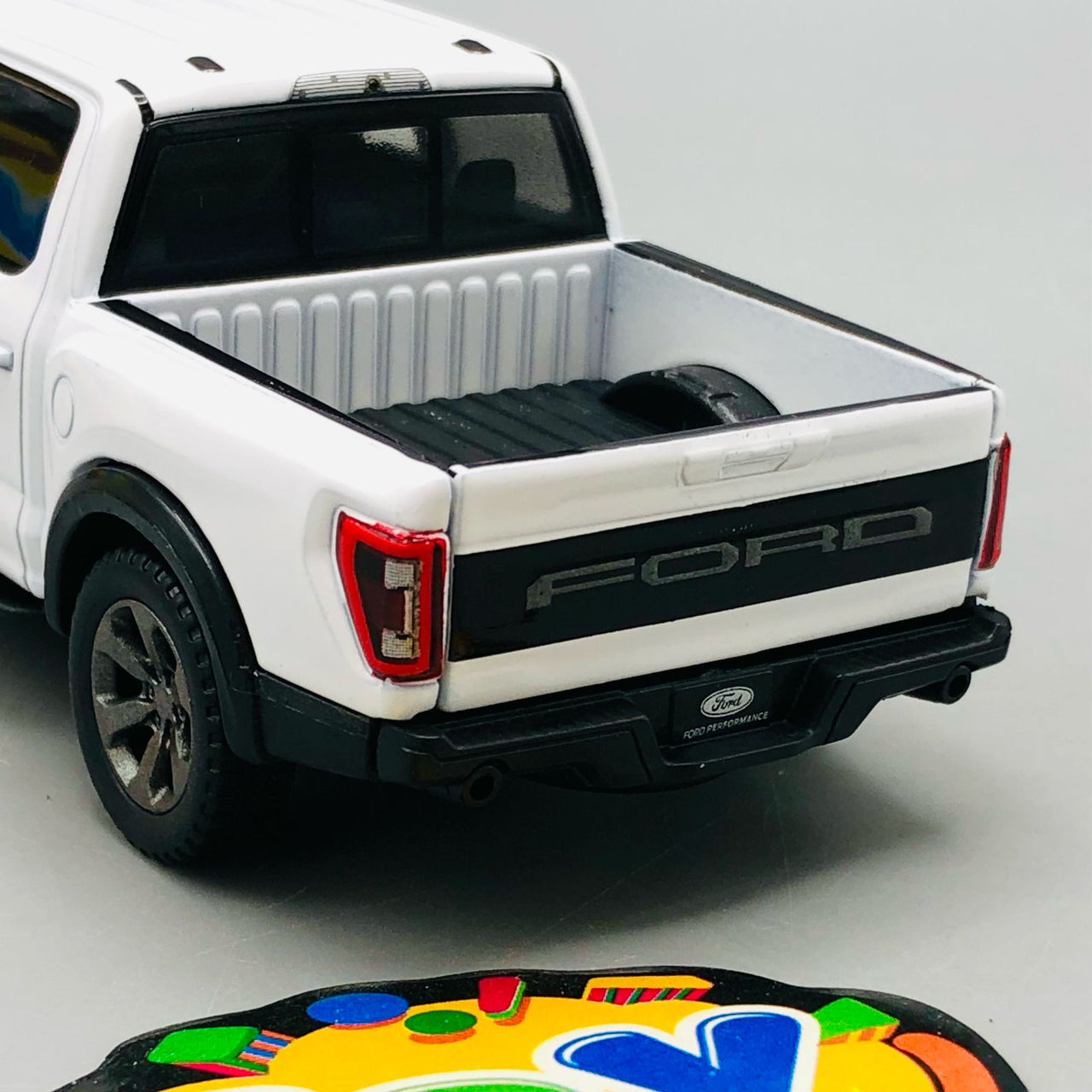1:46 Kinsmart 2022 Ford Raptor F-150 Model