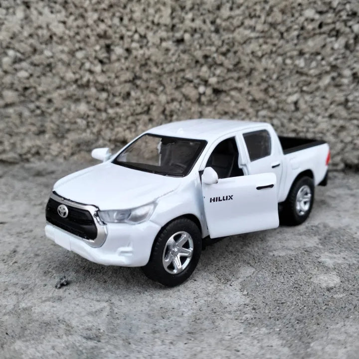 1:32 Diecast Toyota Hilux Revo/Rocco
