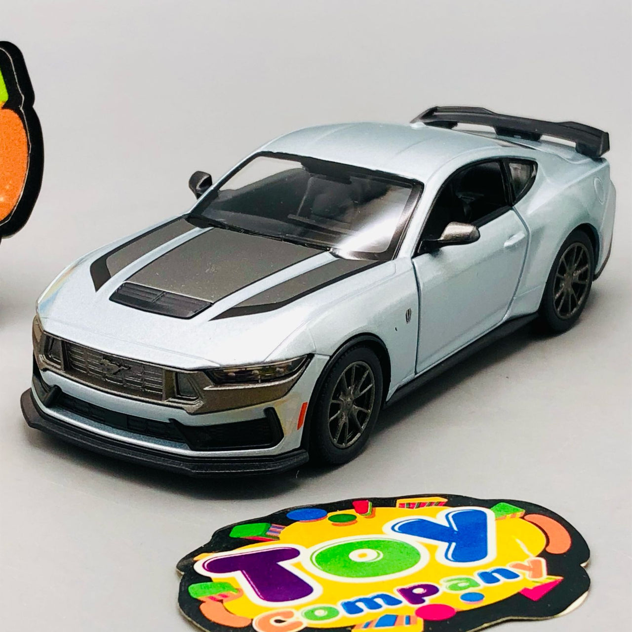 1:38 Kinsmart 2024 Ford Mustang Dark Horse