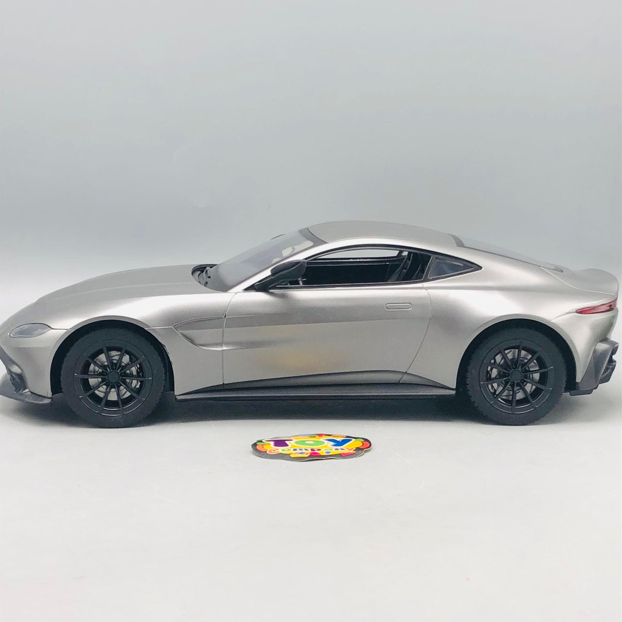 2.4GHz 1:14 RC Aston Martin Vantage Model