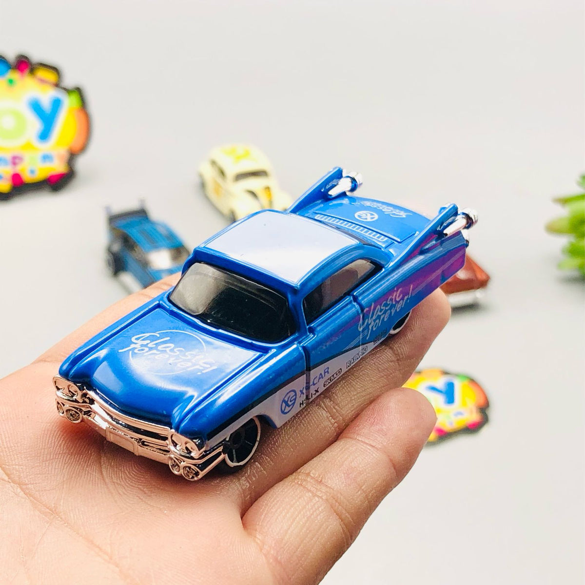 4Pcs Hot Wheel Diecast Cars with Display Racks - Damaged