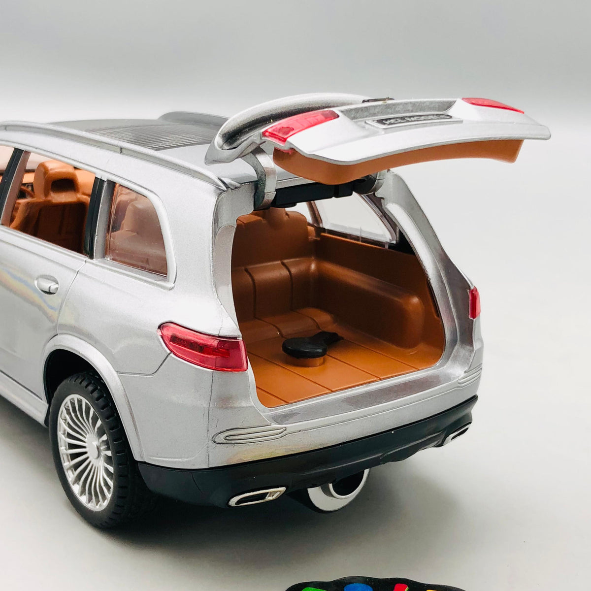1:22 RC Diecast Mercedes GLS600 Model Car With Smoke