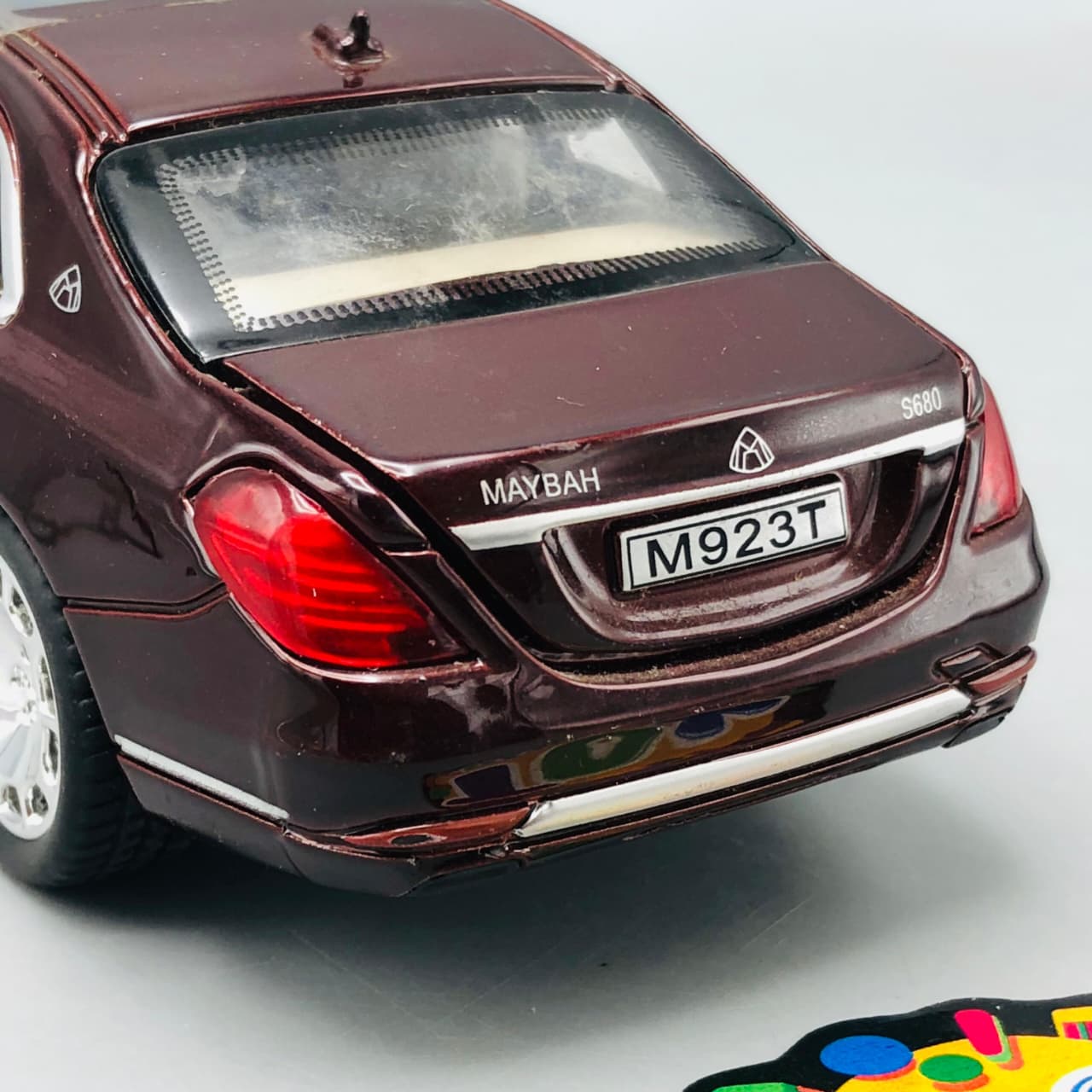 1:24 Diecast Mercedes Limousine Model Car Maroon - Minor Fault