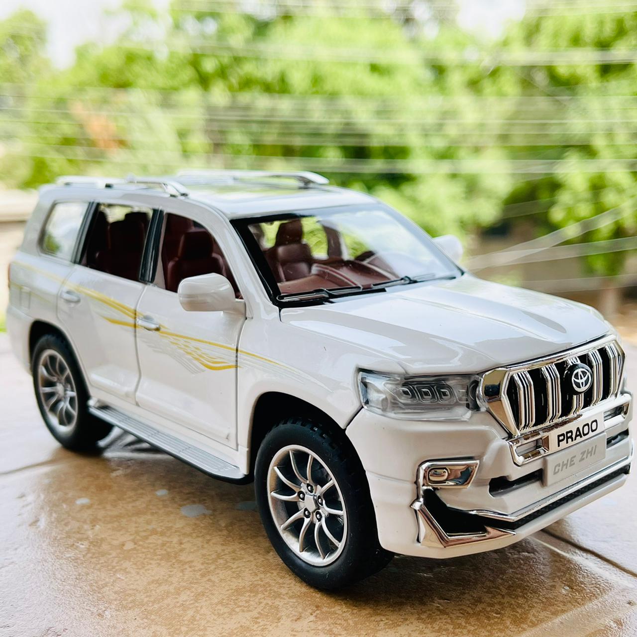 Diecast 1:24 Scale Land Cruiser Prado TX