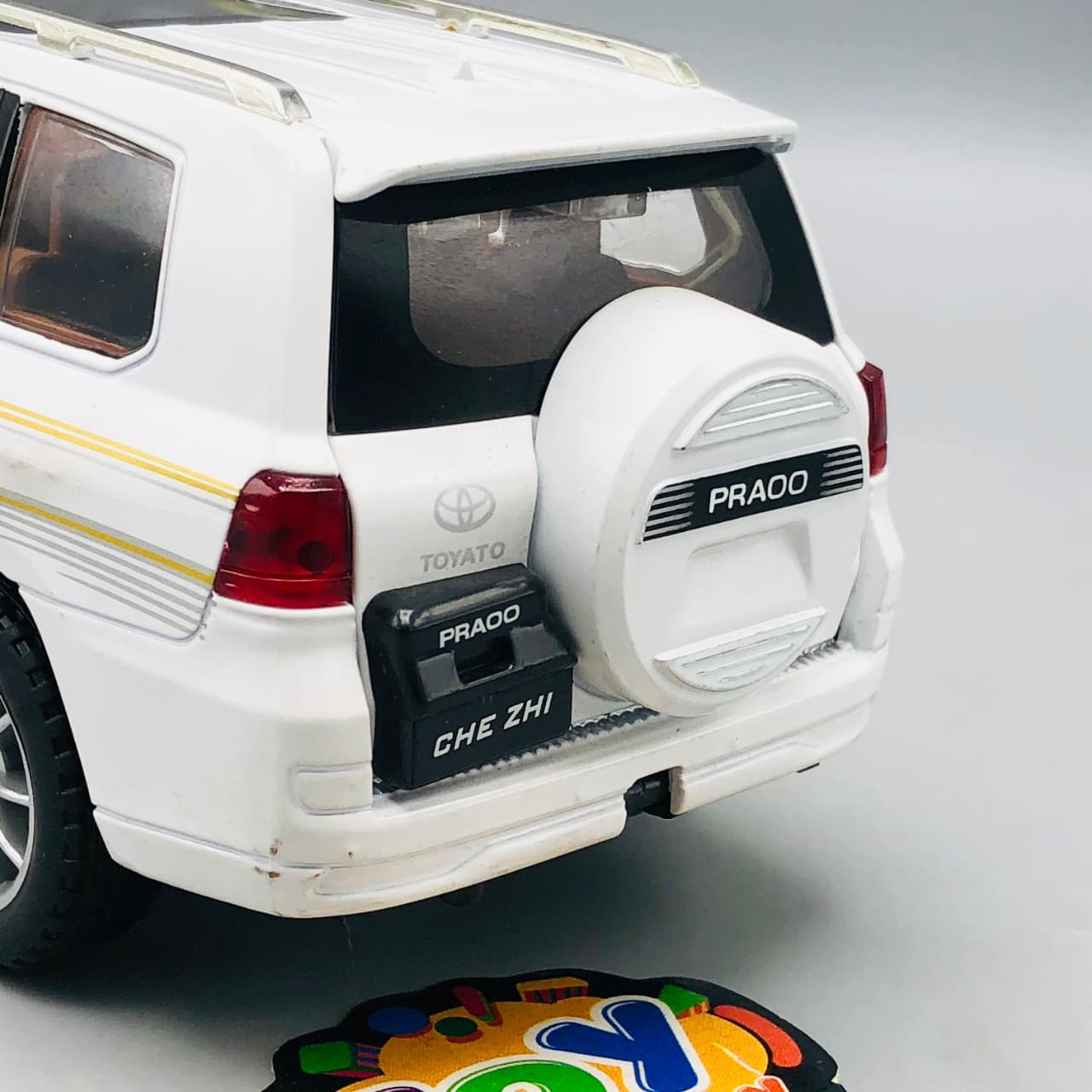 1:24 Diecast Land Cruiser Prado Model Car - Minor Fault