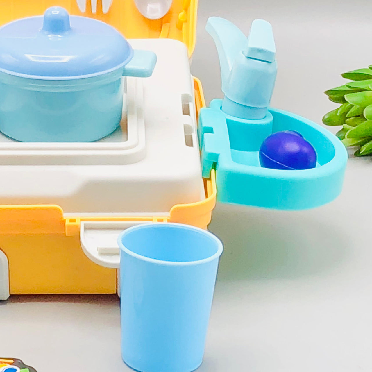 24Pcs Kids Pretend Play Kitchen Suitcase