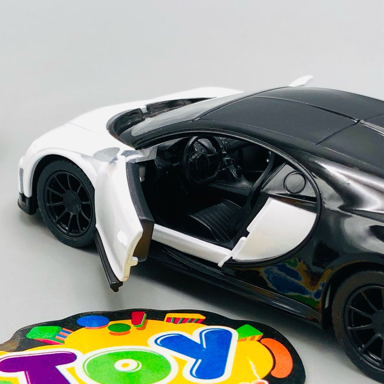 1:38 Kinsmart Bugatti Chiron Supersport Model