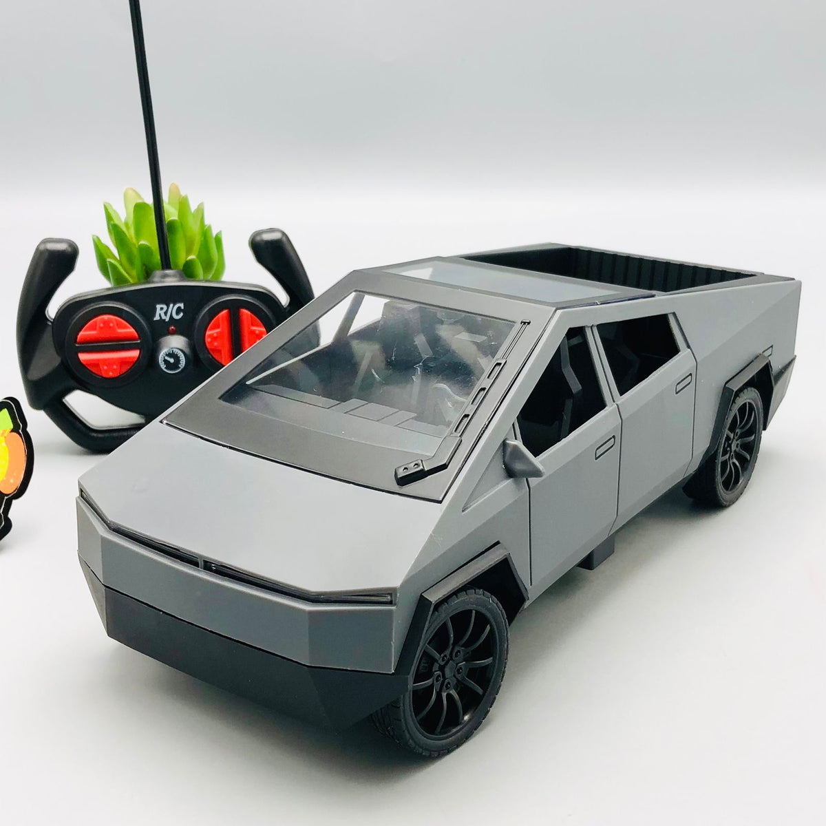 1:14 RC Tesla Cyber Pickup Truck With Headlights