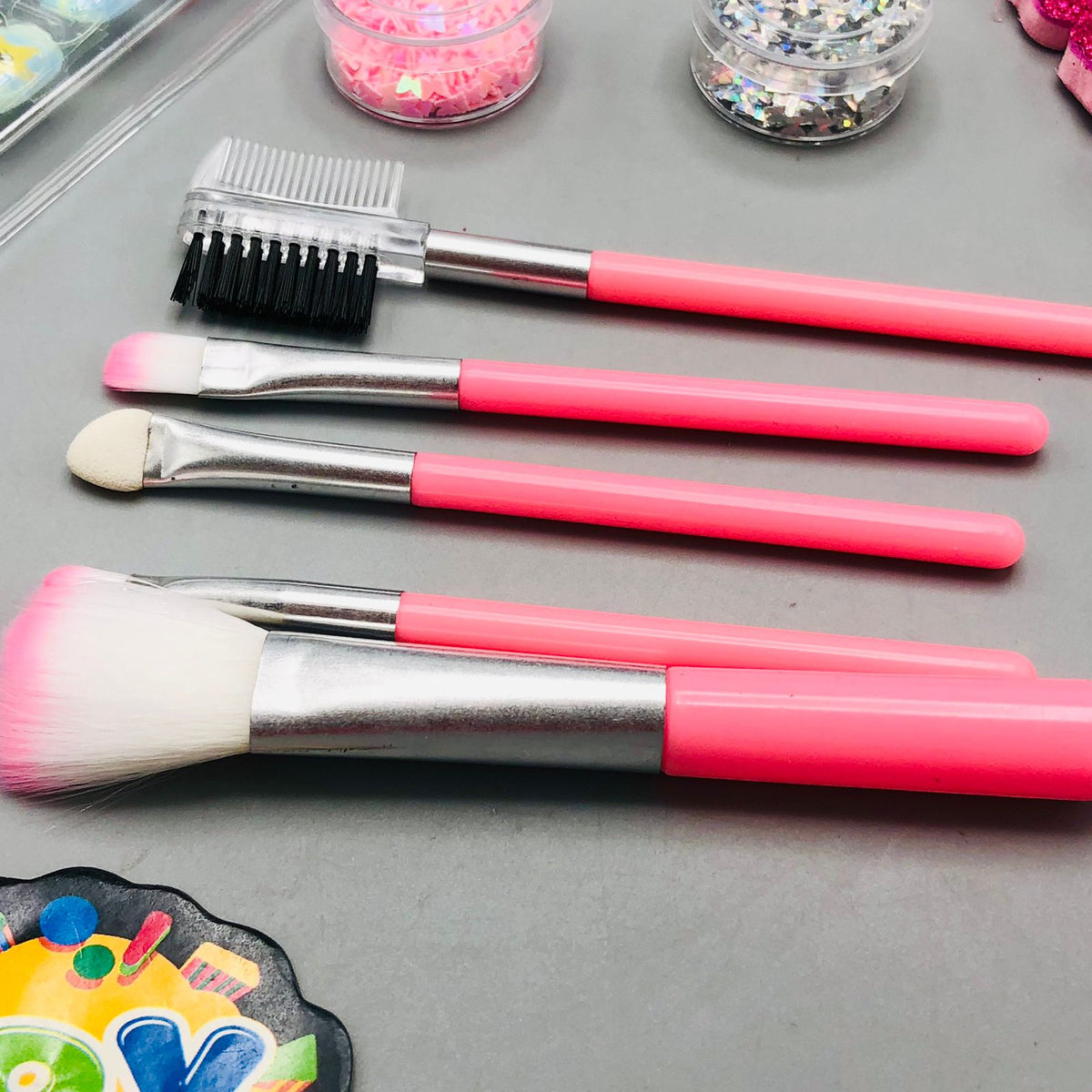 40Pcs Realistic Unicorn Cosmetic Suitcase