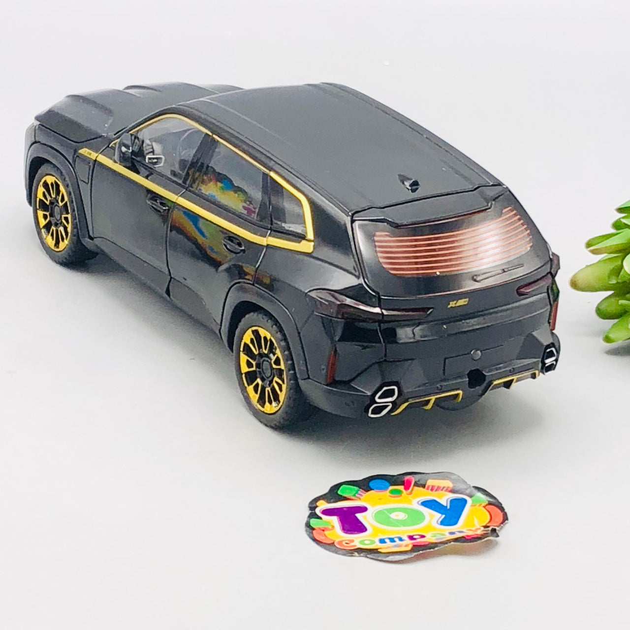 1:24 Diecast BMW XM Latest Model Car With Smoke