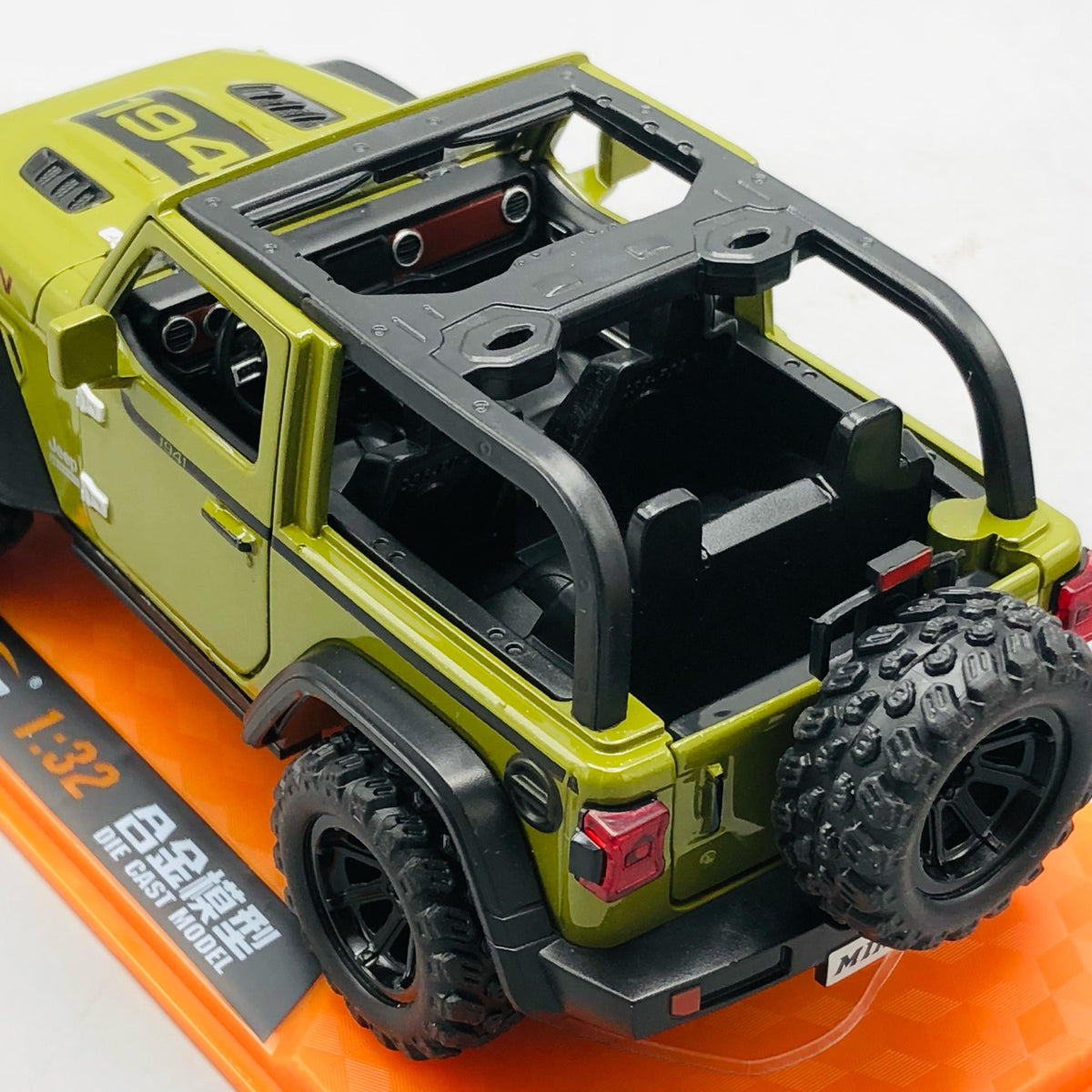 1:32 Diecast Rubicon Jeep With Acrylic Display Box - Green