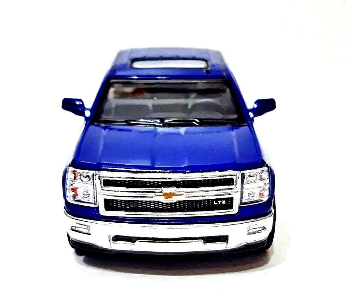 1:46 Kinsmart 2014 Chevrolet Silverado