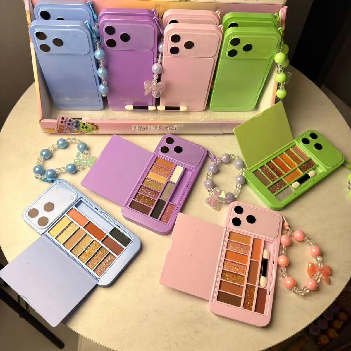 iPhone Style Eyeshadow Kit With Hand Band