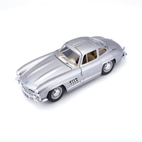 Bburago 1:24 Diecast Mercedes Benz 300SL - Silver