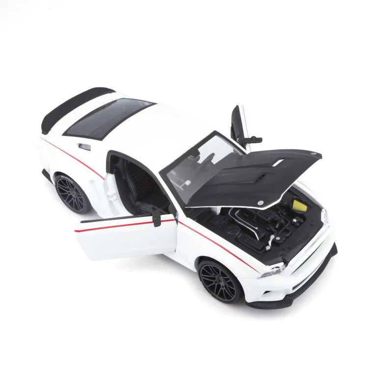 Maisto 1:24 Diecast Ford Mustang Street Racer