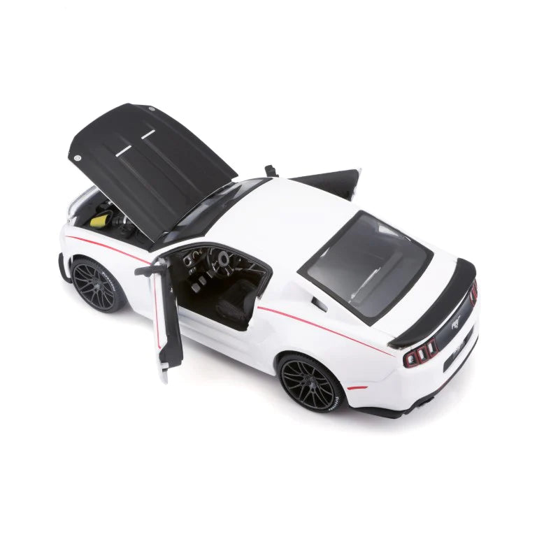 Maisto 1:24 Diecast Ford Mustang Street Racer