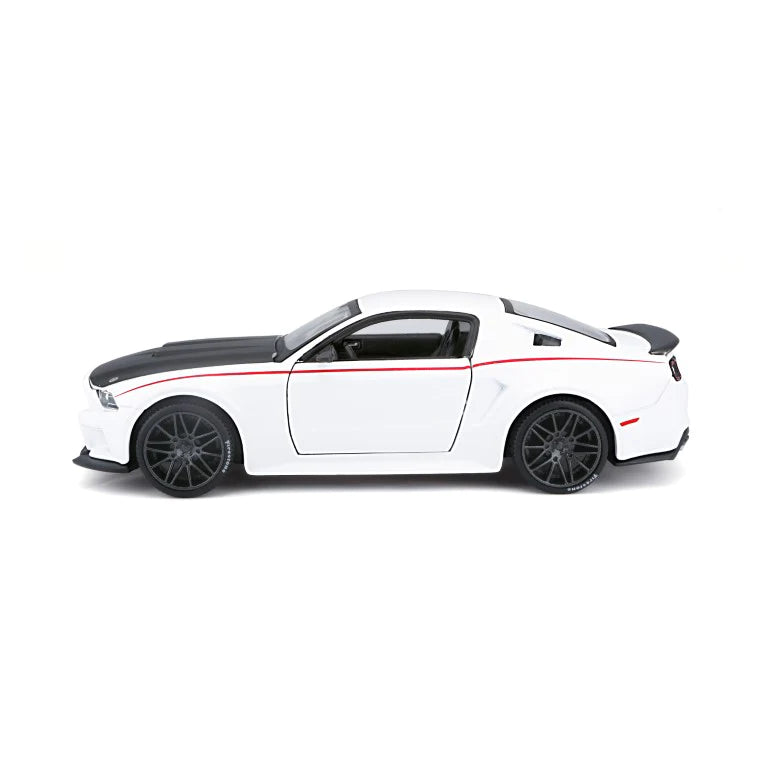 Maisto 1:24 Diecast Ford Mustang Street Racer